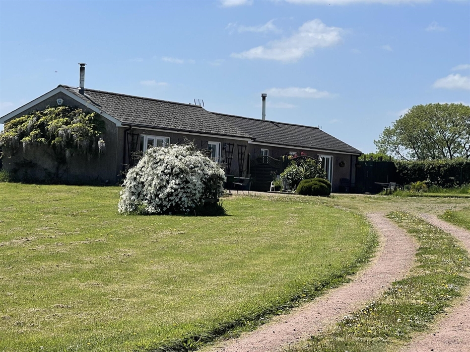 Front view of Blackthorn Lodge and Hawthorn Lodge