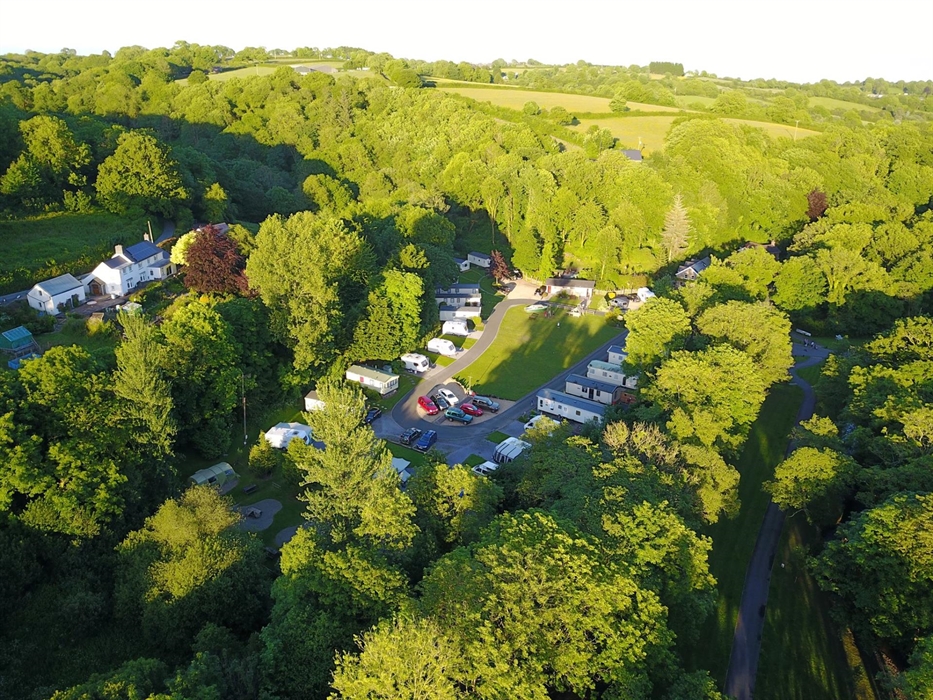 Located just 15-20 minute walk or quick cycle from the beach and pub at Wiseman's Bridge