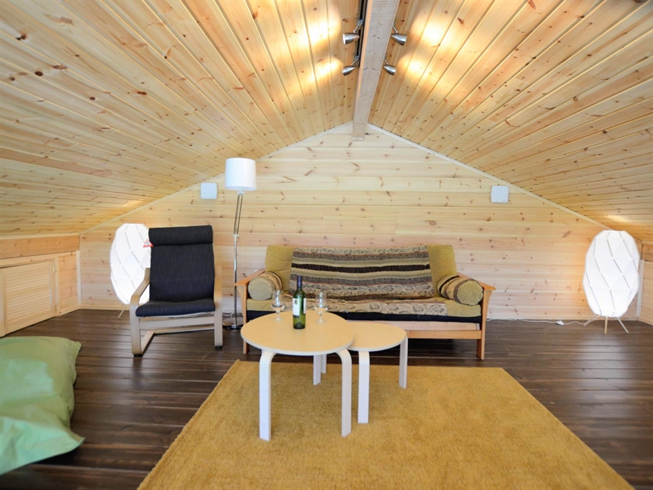 Upstairs mezzanine rest area.