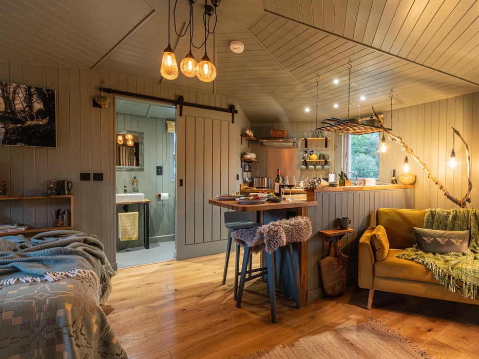 Cosy inviting open plan space with relaxation and enjoyment in mind - Luxury Glamping Cabins with Hot Tubs - Brecon Beacons