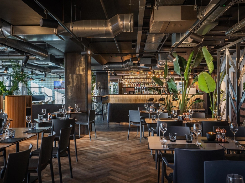 Hotel restaurant, Bar and Kitchen at NP20