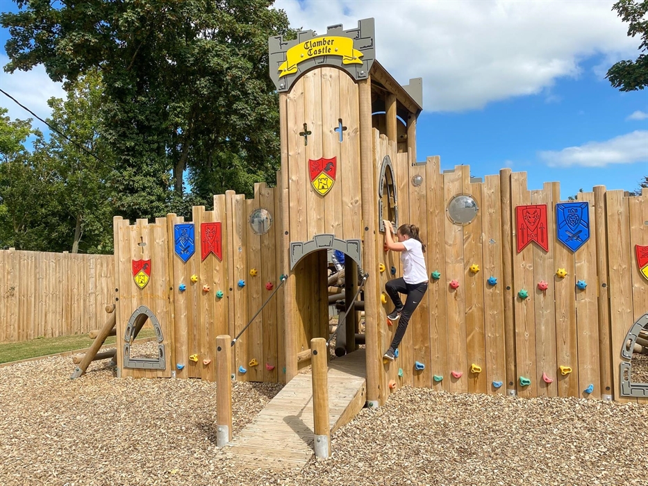 There is tons ouf outdoor play