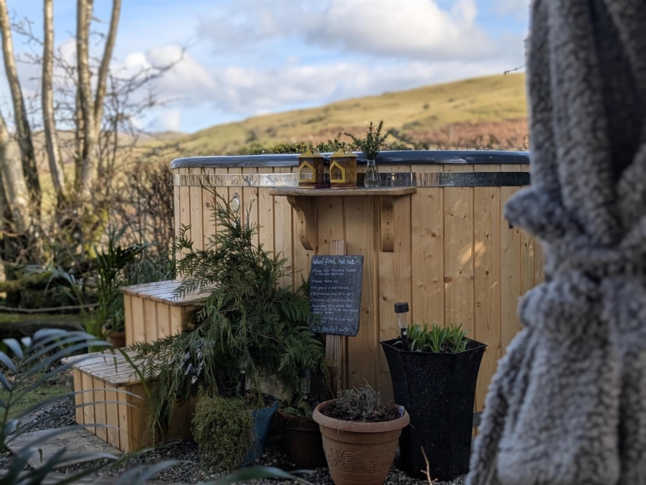 Enjoy sunrise and sunset from the hot tub. Preheated option available.