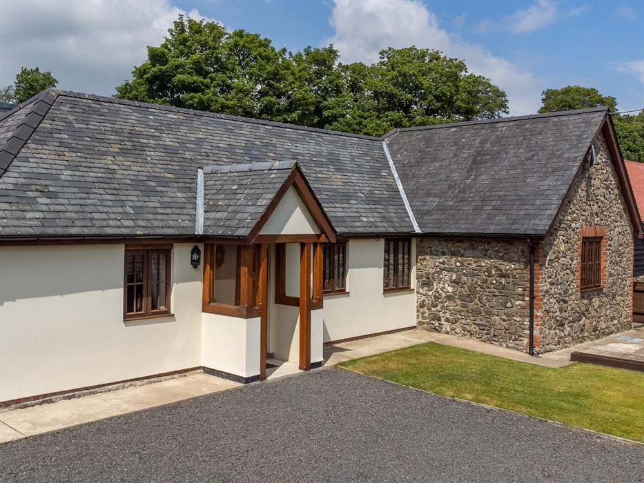 The Cowshed (Y Beudy)