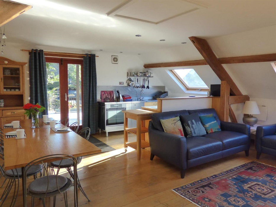 Plenty of space for families and groups in the Tollant barn conversion with hot tub. Walk straight out onto the roof garden to eat al fresco and enjoy