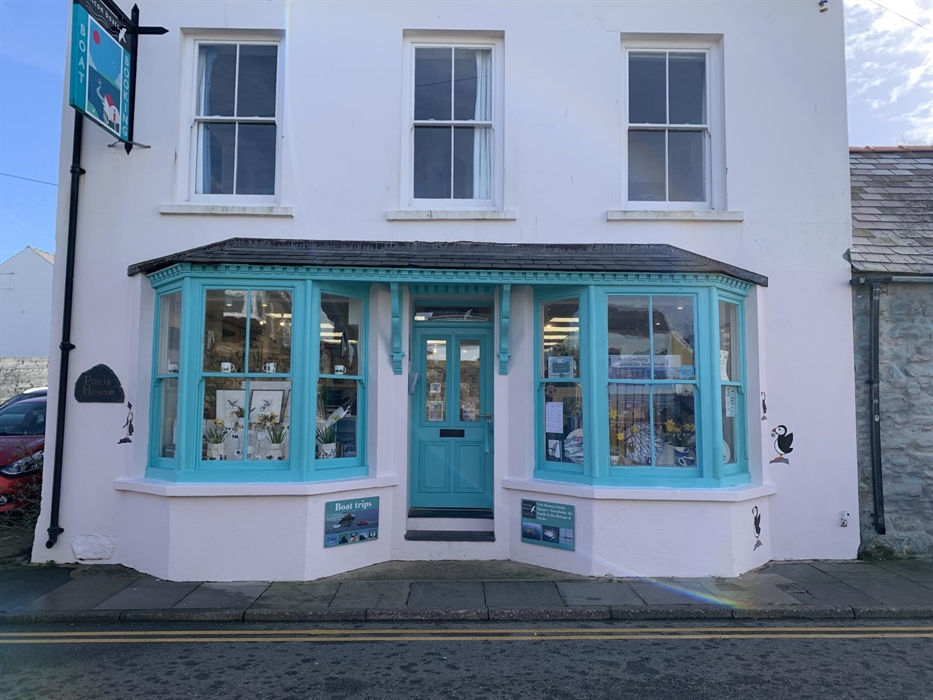 You can make your boat bookings in the shop and pop in for a browse at some amazing artwork, gifts, books, glassware, local pottery and much much more