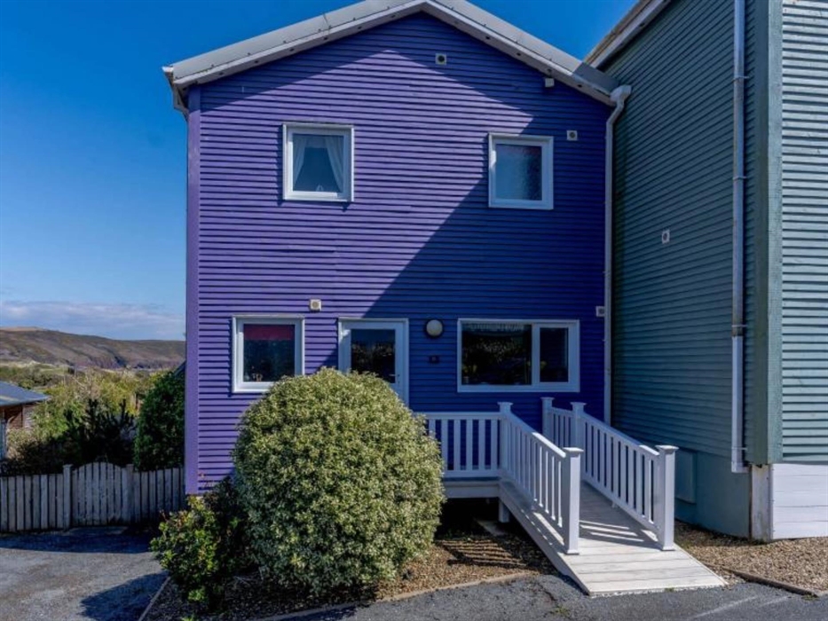 Back of the house, we can get three cars here, 2 in front of the garden fence and one in front of the back of the house.
