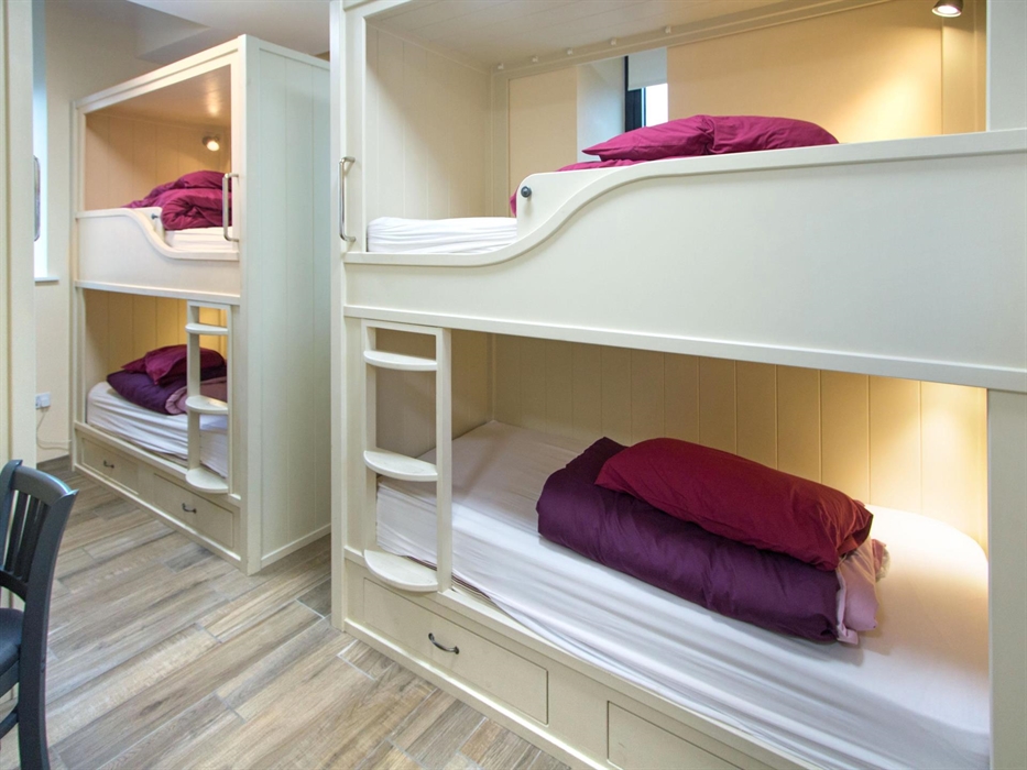 6 singles and the en-suite wet room