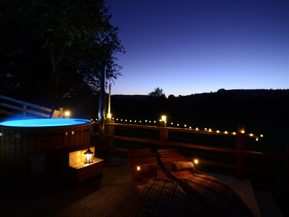 Enjoy evenings in the wood fired hot gazing at the stars