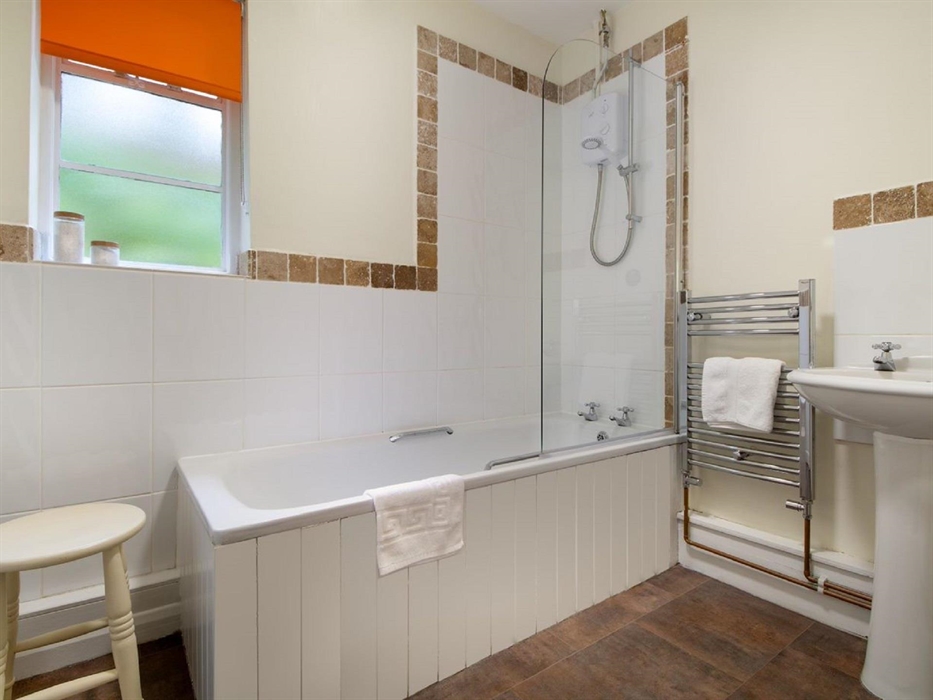 Little Milford Lodge Bathroom
