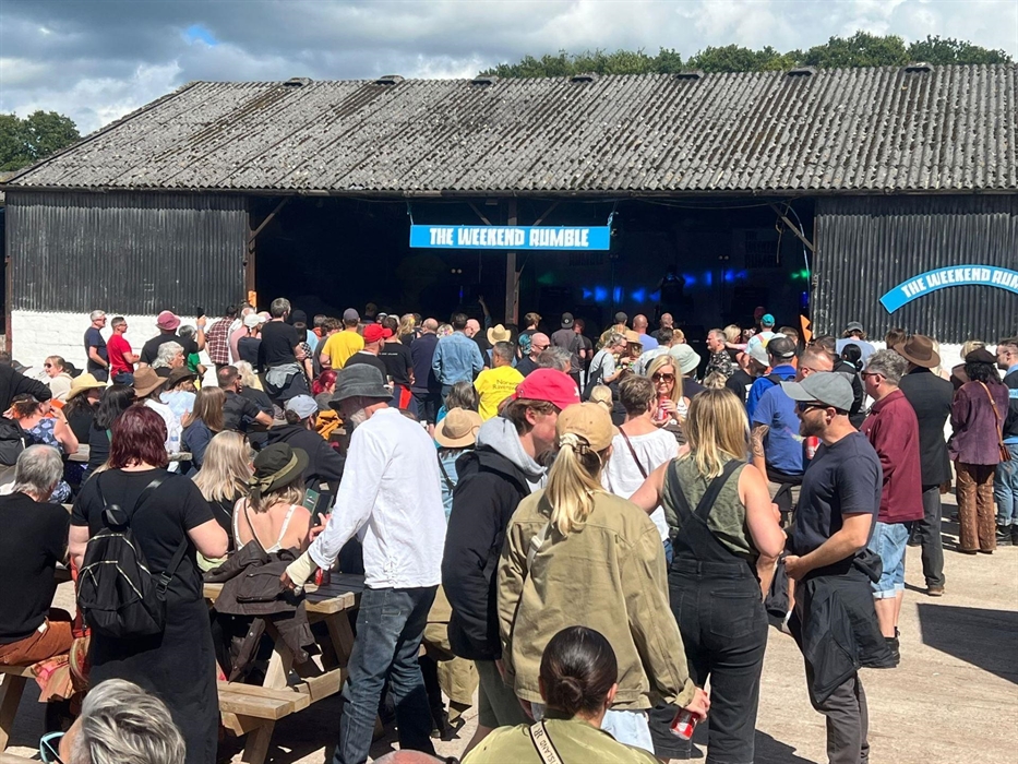 Daytime crowd at the courtyard Weekend Rumble