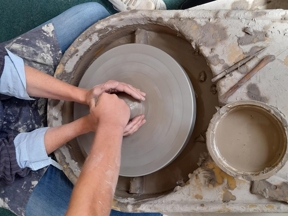 Enjoy a wonderful day out at our beautiful pottery school come on your own to enjoy the wellbeing or a family, friends and or inspiring holiday sessio