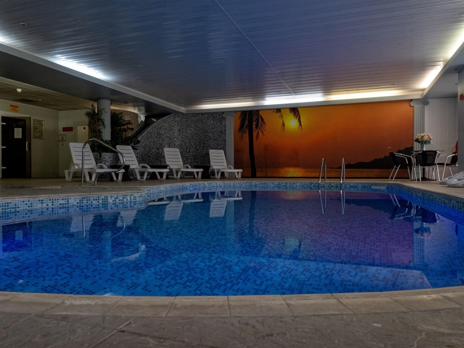 Heated Indoor Swimming Pool, Sauna, Steam Room, Hot Tub, Treatment Rooms
Fully Equipped Gymnasium