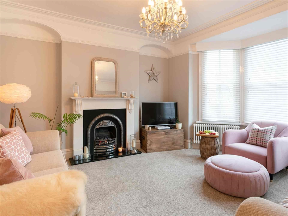 Stylish sitting-room with touches of pink