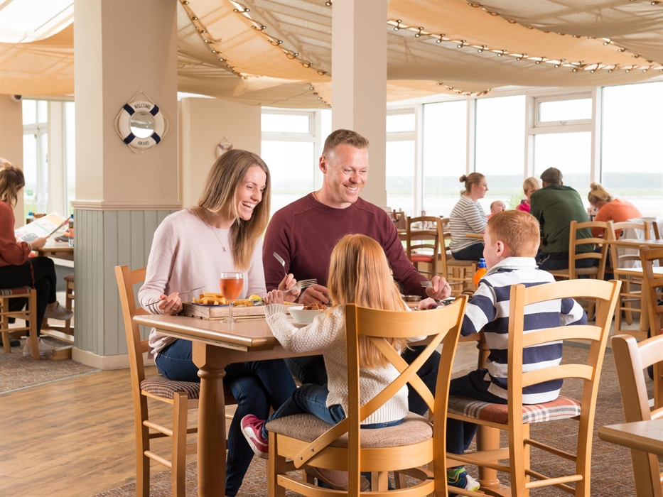 Boathouse Bar & Restaurant