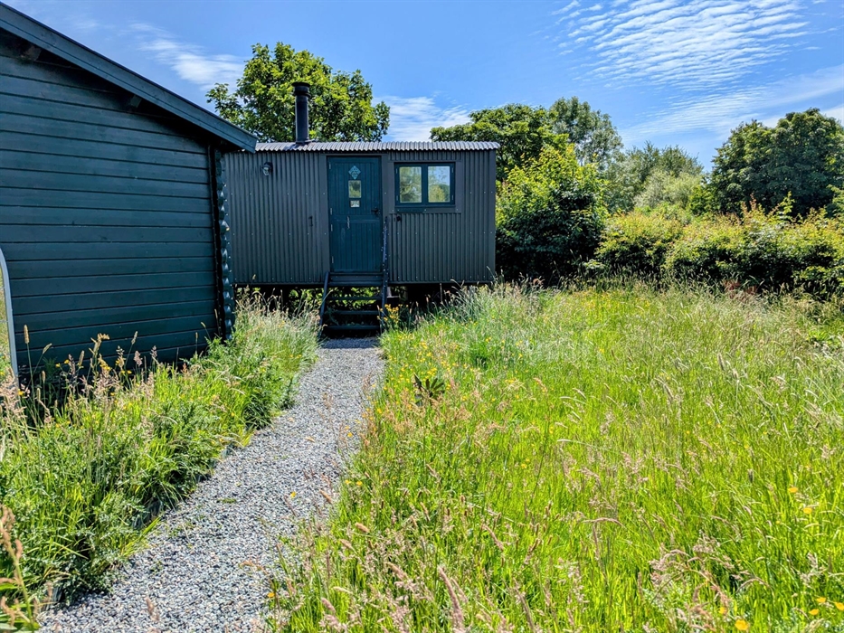 Taid shepherds hut