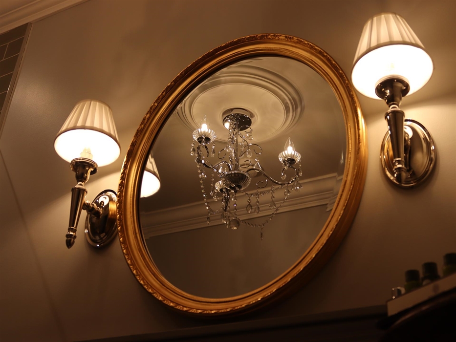 We have a range of upgrades available including parking, breakfast at our sister hotel Morgans and drinks options for your special occasion.