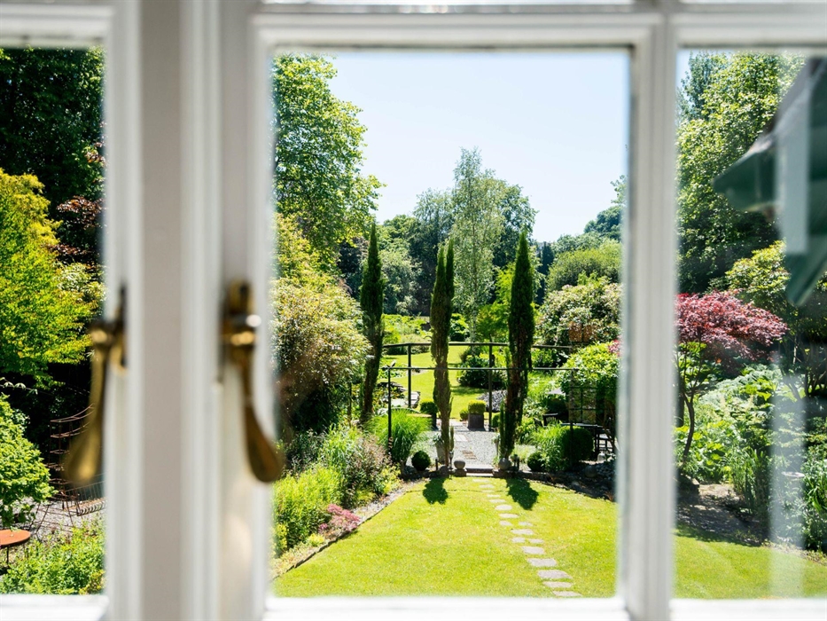 The Cors Country House