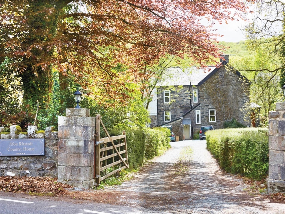 Afon Rhaiadr Country House is a 5-star Victorian B&B in Snowdonia, surrounded by nature. Enjoy elegant rooms, delicious breakfasts, candle-lit dinners