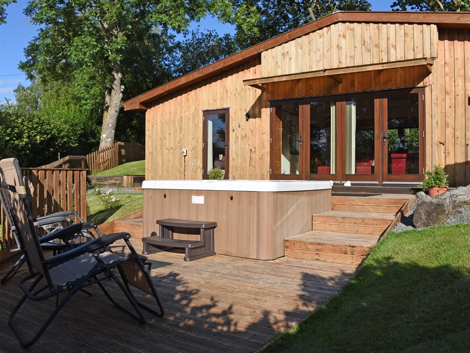 Ash Lodge and Sycamore Lodge are Luxury Lodges, both sleep 6 persons in each lodge. A private and secure garden, each with a private hot tub and patio