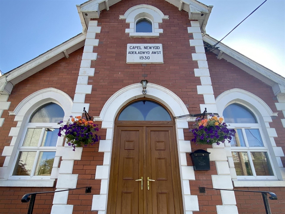 Our 4 hanging baskets brighten up the lovely entrance to our chapel during spring, summer and most of autumn