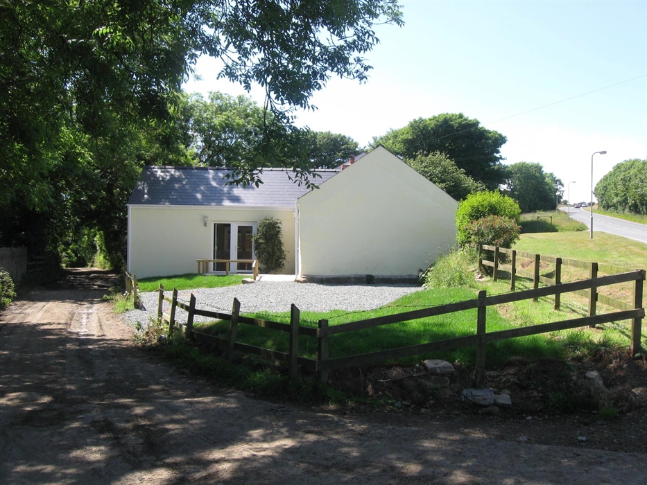 The approach to Cowslip Cottage
