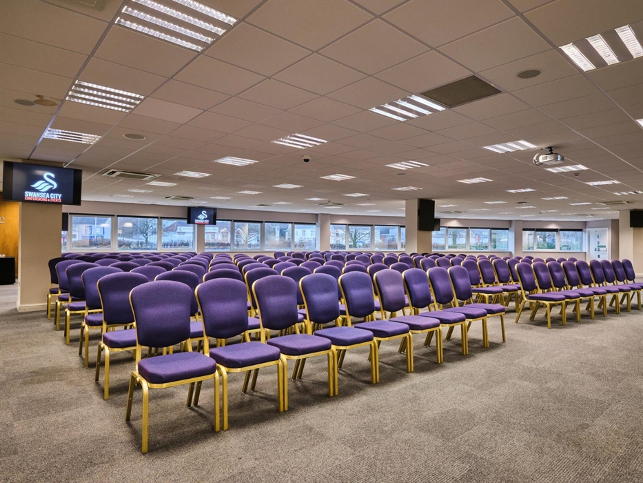 Whether it’s a cutting-edge conference, glamorous gala dinner or a powerful product launch, the Gower Suite promises an impressive setting for busines