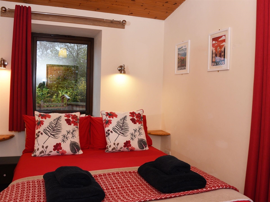 Ash Lodge and Sycamore Lodge double bedroom.