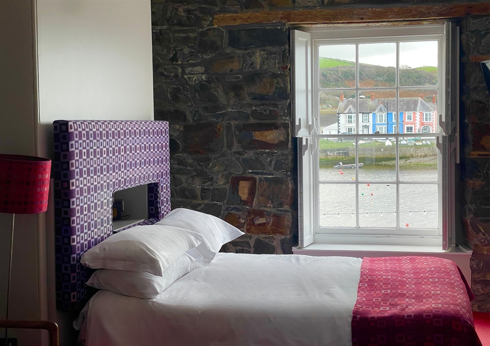Standard room with views of the harbour