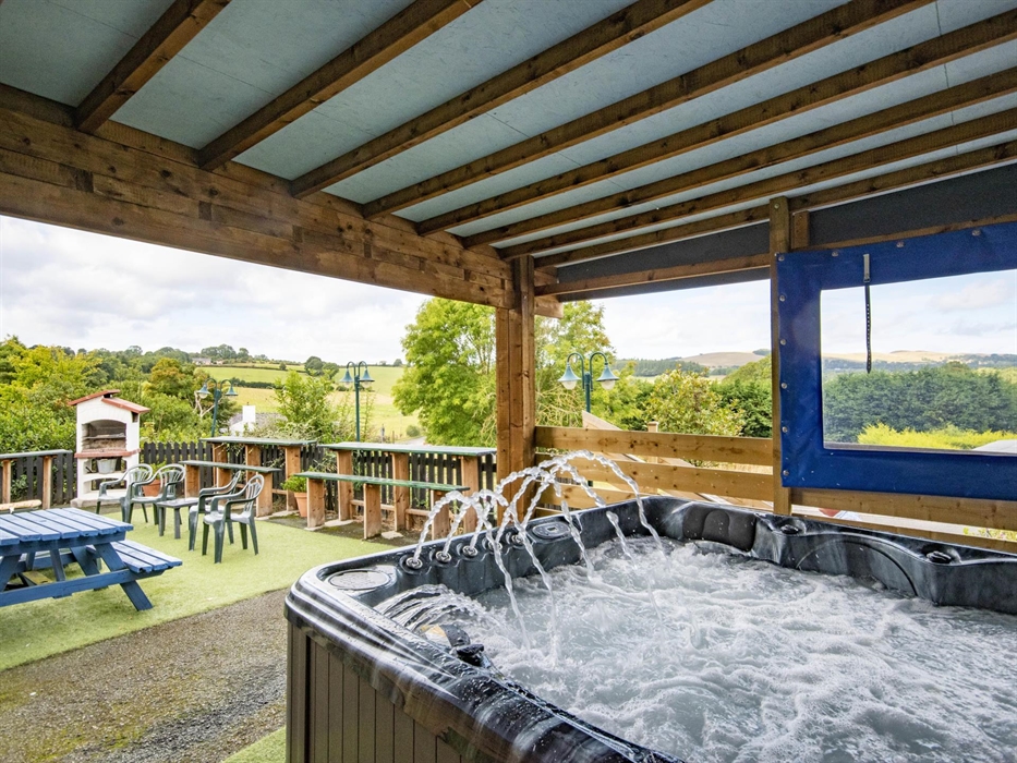 Welsh Row House Hot Tub.  Jets, waterfall, fountain, Bluetooth Speakers, TV, Lights and Wifi.  Views of Welsh countryside. Sun loungers, Large masonry
