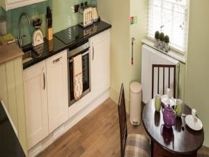 Ty'r Ardd & East Wing