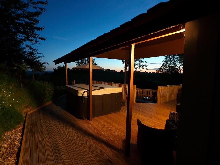 The Lodge - Private Jacuzzi