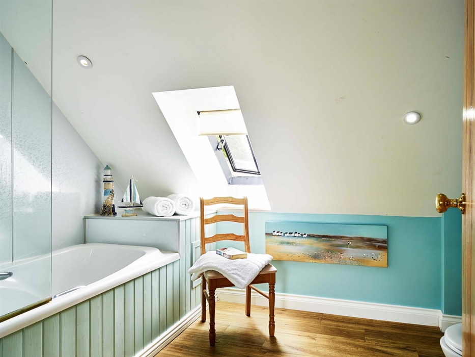 Sycamore Tree Barn Main Family Bathroom