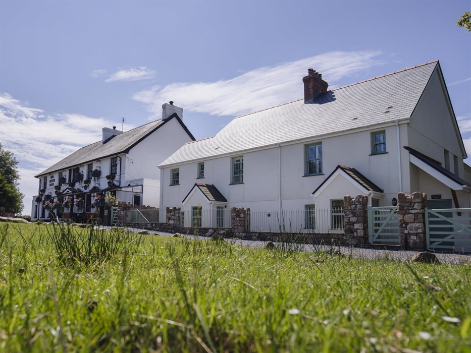 accommodation by pub wales