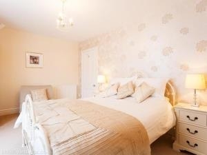 Is y Coed Main bedroom