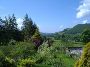 ABERHIRIAETH FARMHOUSE - SLEEPS 6
