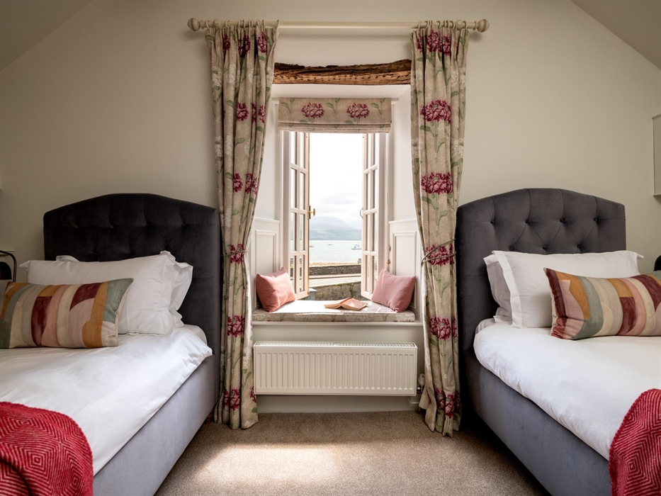 Spacious twin bedroom