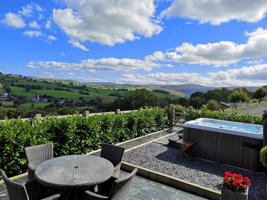Pretty courtyard with hot tub and stunning views