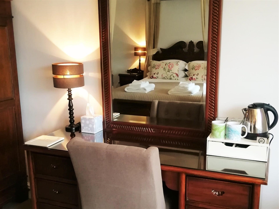 Room 6 - Dressing table