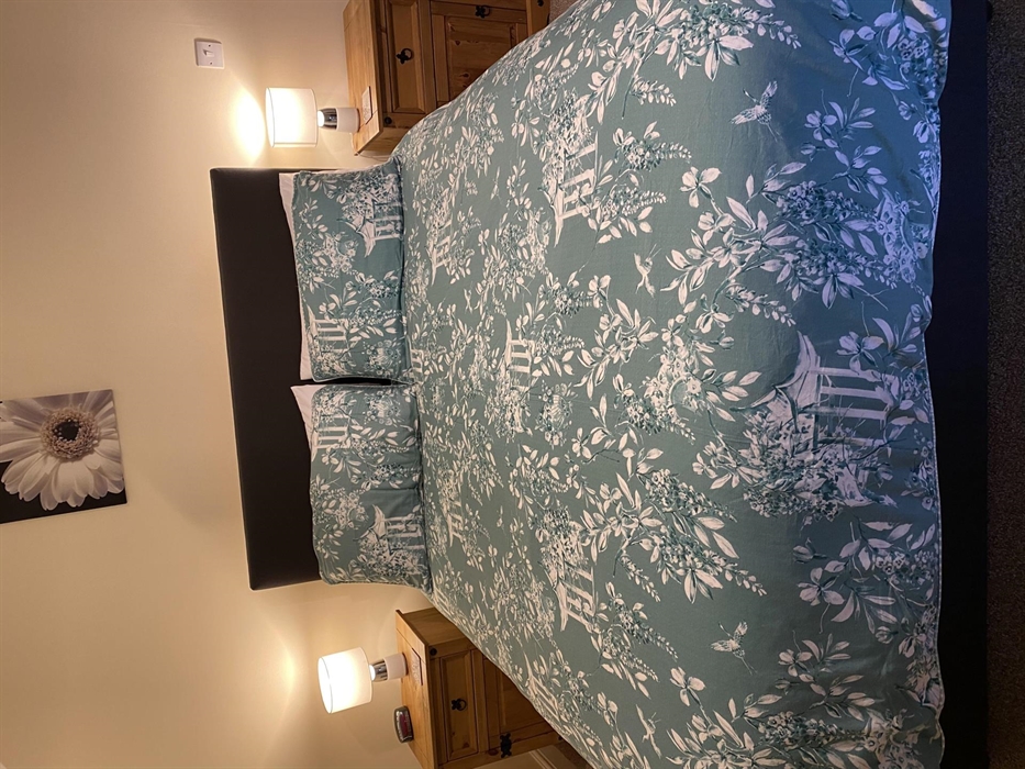 Shippon kingsize bedroom