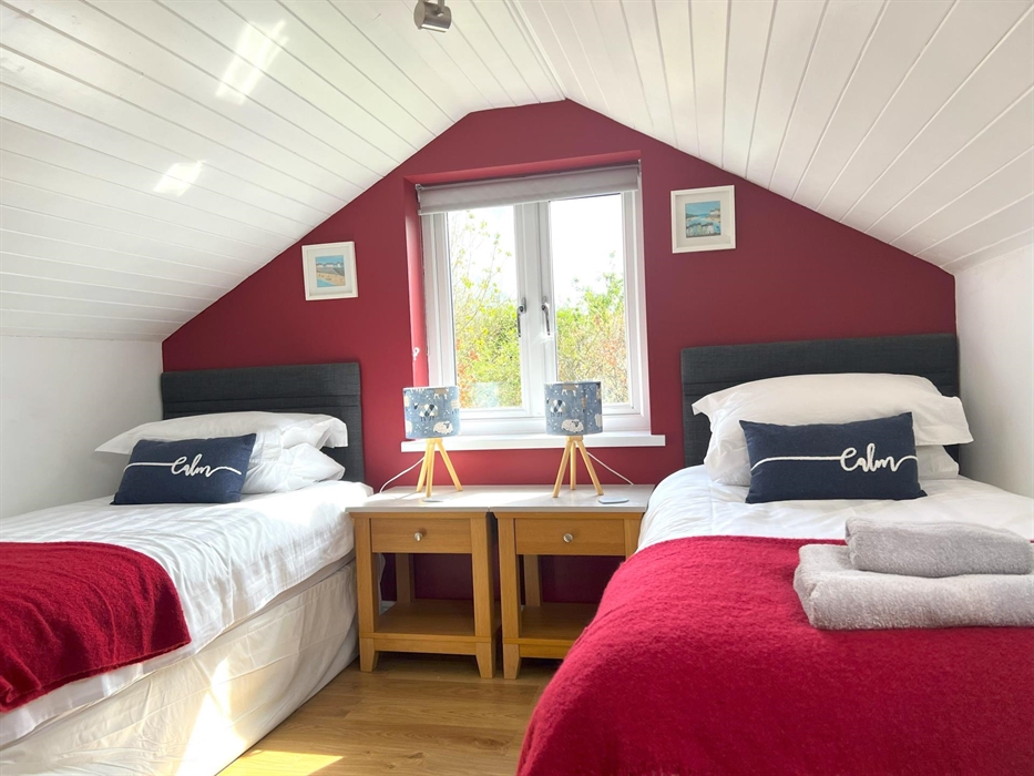 Ty Isaf twin bedroom