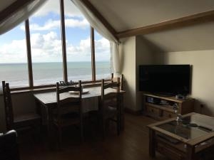 Penty Mochyn lounge/dining room