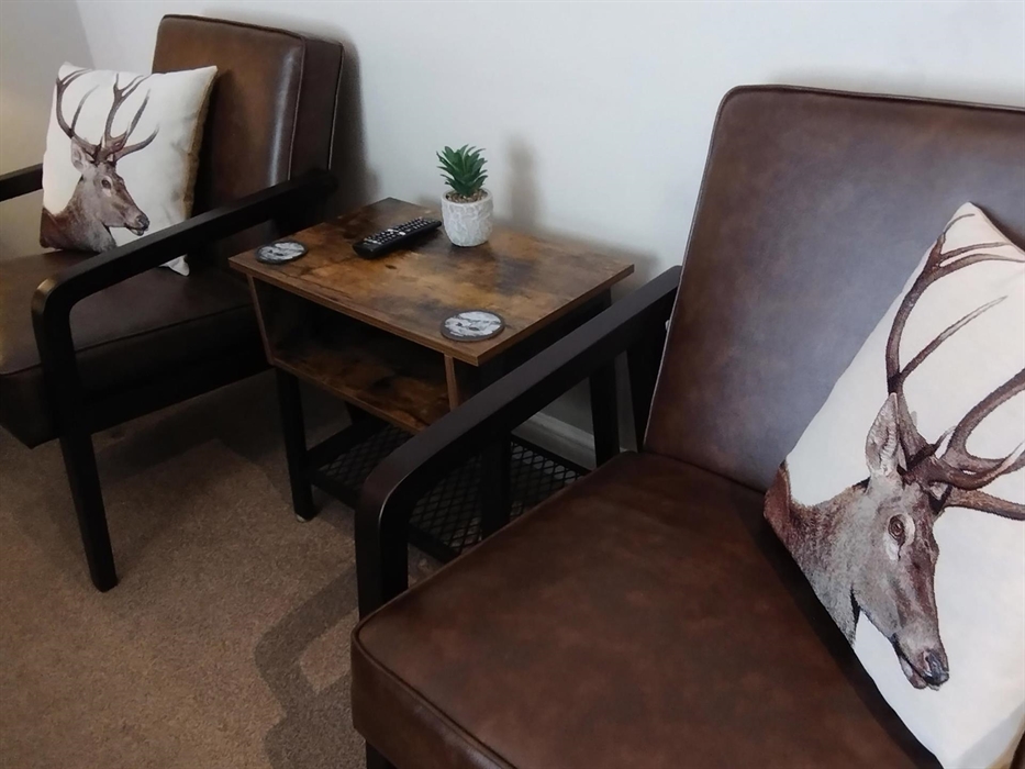 Room 1 Woodland - reading / coffee break area