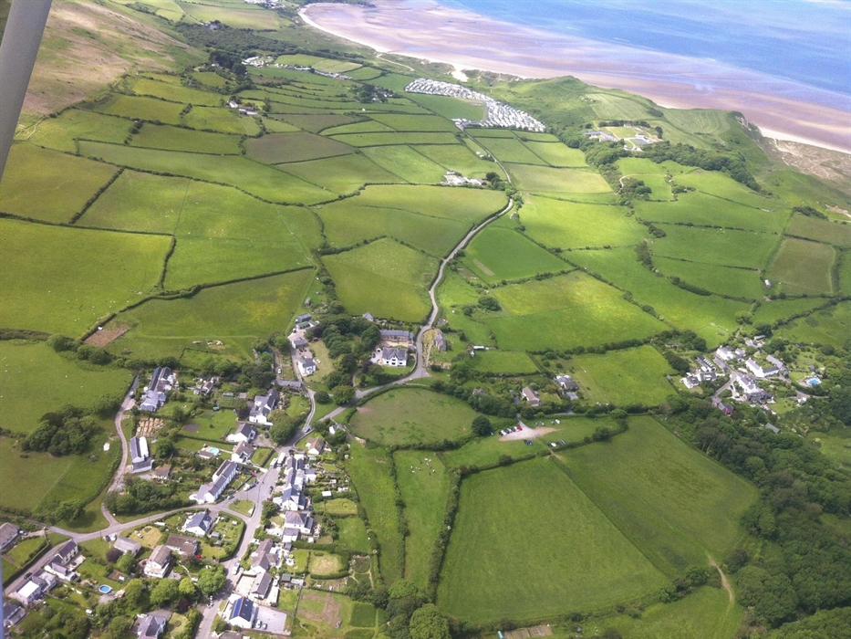 Pub is 5 minutes walk from cottages