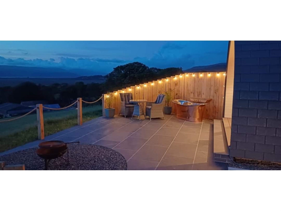 Glampio ger y gors glamping