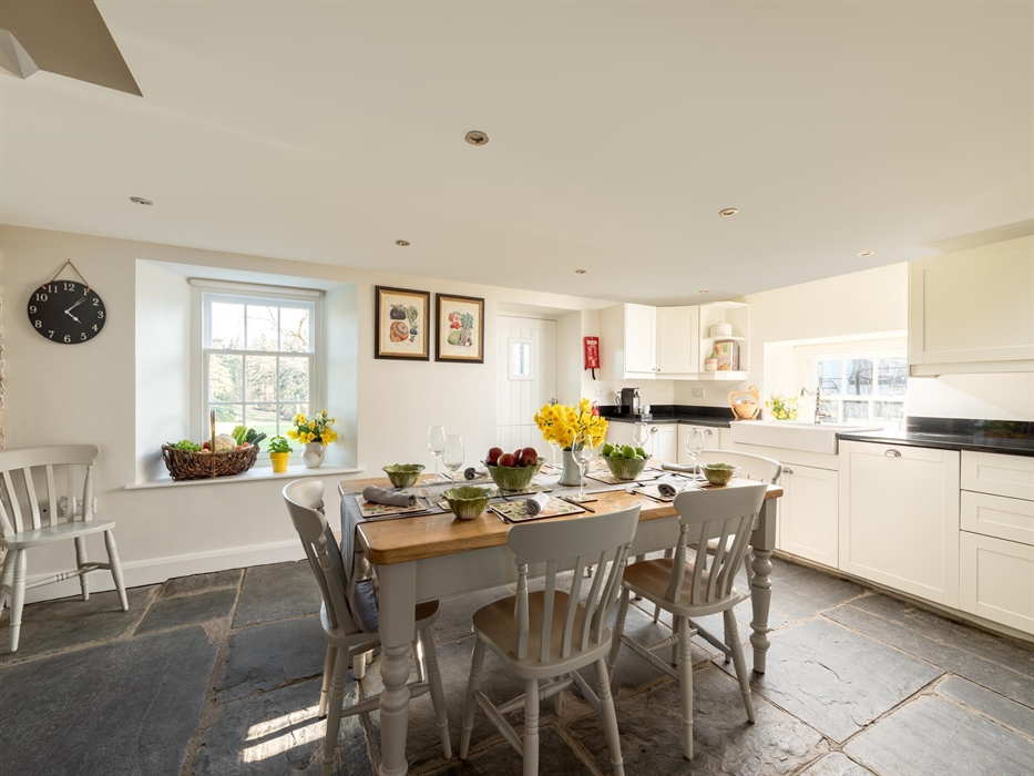 Fully equipped : Washing machine, tumble dryer, dishwasher, range style cooker with induction hob, fridge, freezer, coffee machine (Nespresso pods), m