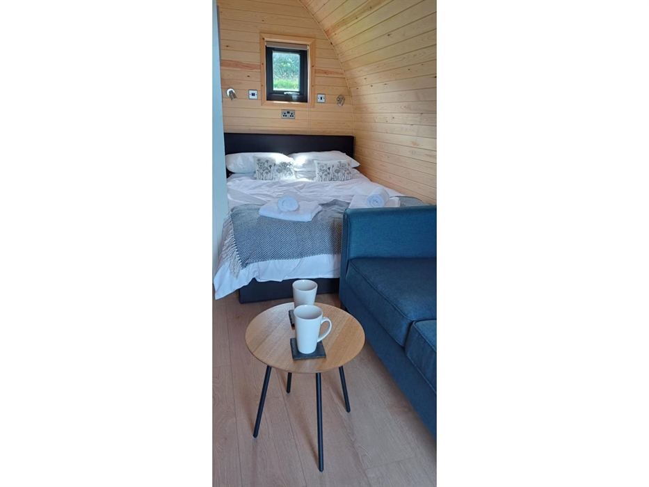 Glampio ger y gors glamping