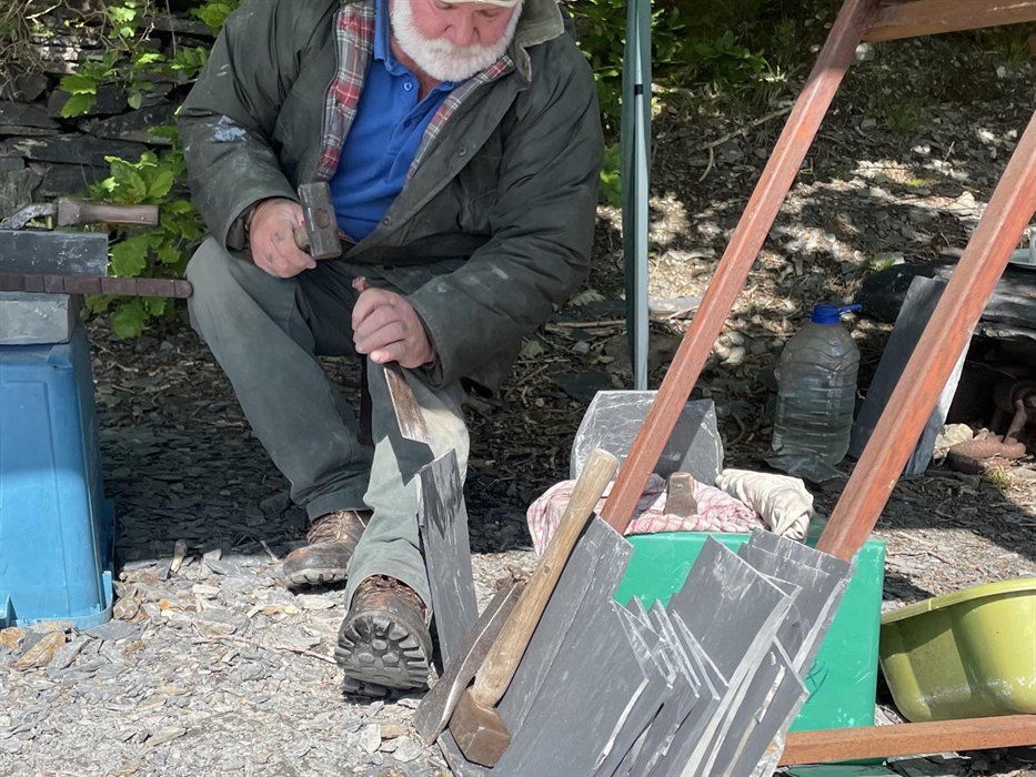 Slate splitting display