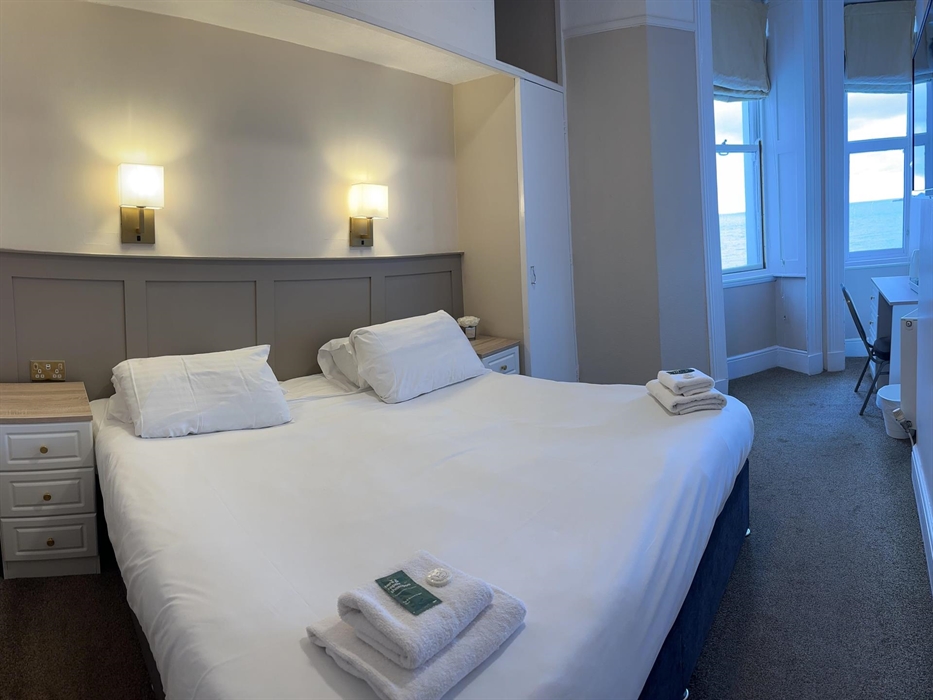 If you're looking for a relaxing stay, without paying premier room prices, then this is a great option for you. Freshly renovated with breath taking S