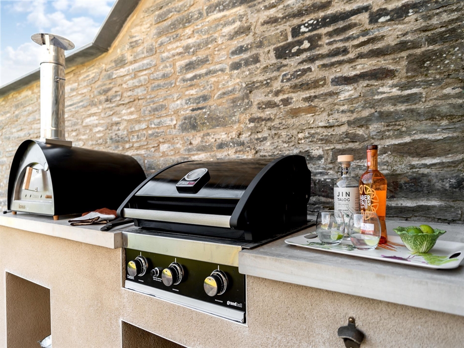 A stable-door from the kitchen-diner leads to the outdoor kitchen area – complete with Pizza Oven and BBQ. So you can cook up a feast and enjoy a Wels